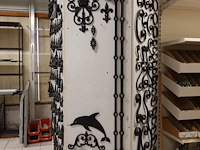 Rek met divers smeedwerk - afbeelding 3 van  10