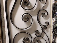 Rek met divers smeedwerk - afbeelding 10 van  10