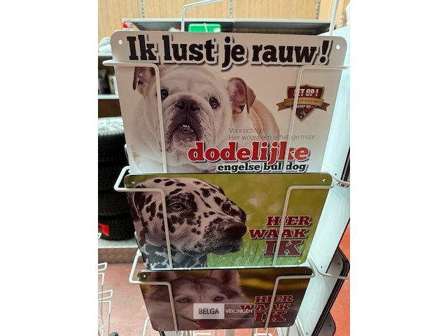Rek met grappige waakborden "hier waak ik" (±40x) - afbeelding 2 van  4