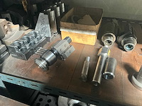 Rek met grote partij tools - afbeelding 2 van  19