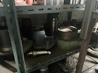 Rek met grote partij tools - afbeelding 6 van  26