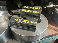 Rek met grote partij tools - afbeelding 11 van  19