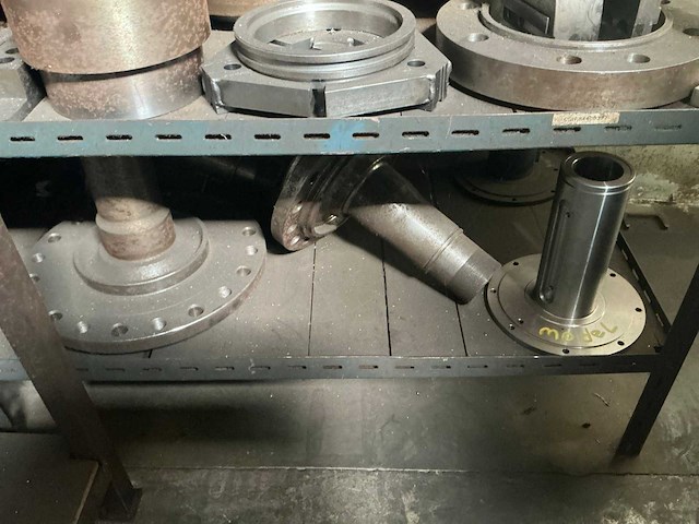 Rek met grote partij tools - afbeelding 5 van  19