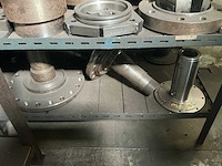 Rek met grote partij tools - afbeelding 5 van  19