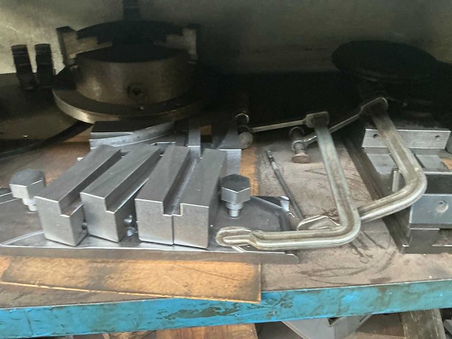 Rek met grote partij tools - afbeelding 2 van  12