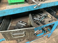 Rek met grote partij tools - afbeelding 3 van  12