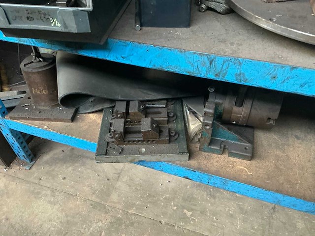 Rek met grote partij tools - afbeelding 4 van  12