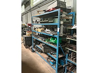 Rek met grote partij tools - afbeelding 1 van  12