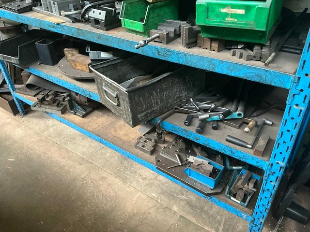 Rek met grote partij tools - afbeelding 5 van  12