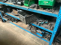 Rek met grote partij tools - afbeelding 5 van  12