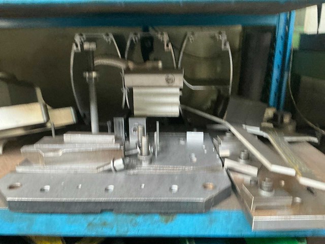 Rek met grote partij tools - afbeelding 9 van  12