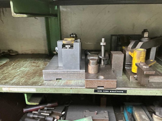 Rek met grote partij tools - afbeelding 2 van  20
