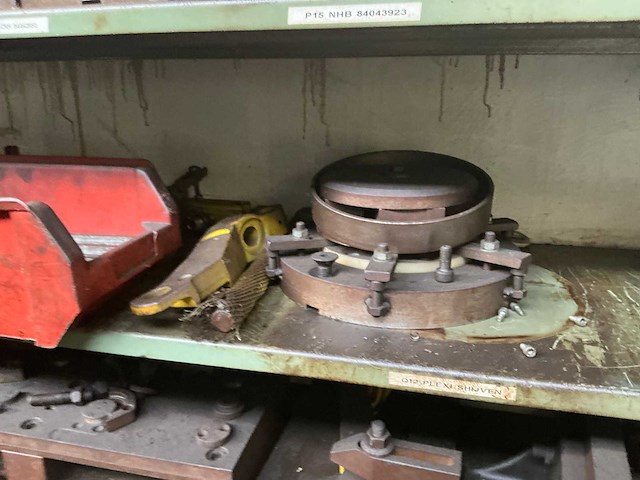 Rek met grote partij tools - afbeelding 3 van  20
