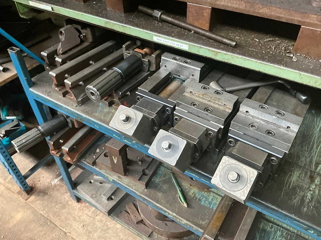 Rek met grote partij tools - afbeelding 5 van  20