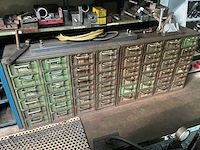 Rek met grote partij tools - afbeelding 3 van  9
