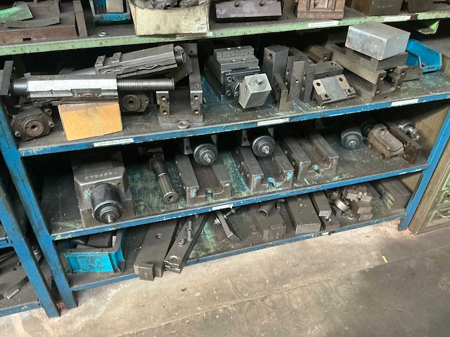 Rek met grote partij tools - afbeelding 8 van  9