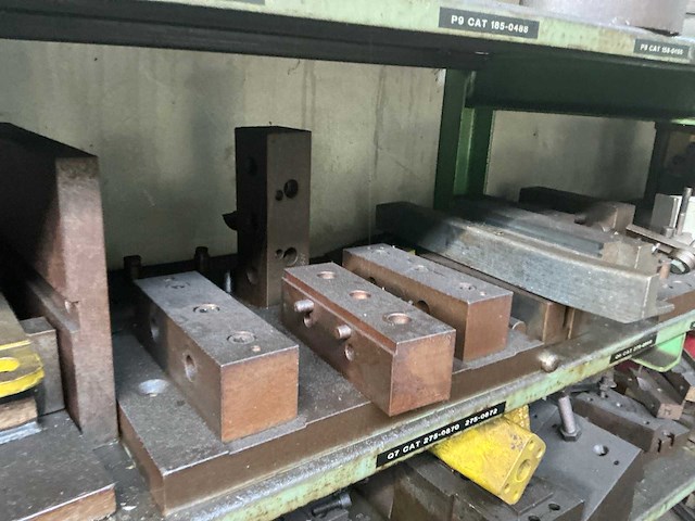 Rek met grote partij tools - afbeelding 9 van  9