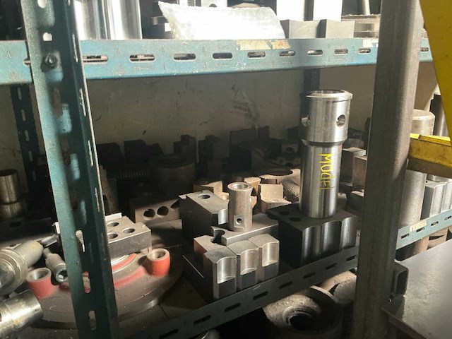 Rek met grote partij tools - afbeelding 7 van  26
