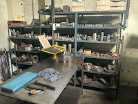 Rek met grote partij tools - afbeelding 1 van  26