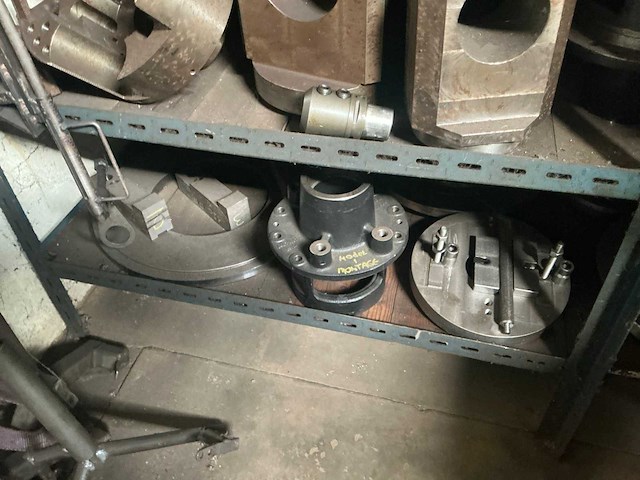 Rek met grote partij tools - afbeelding 16 van  26