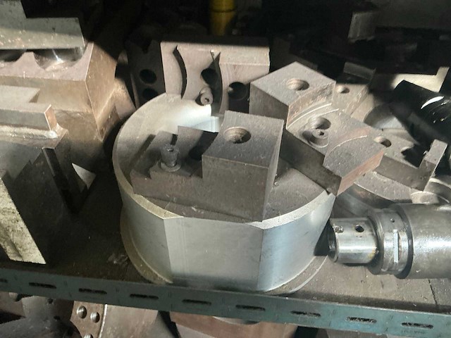 Rek met grote partij tools - afbeelding 19 van  26