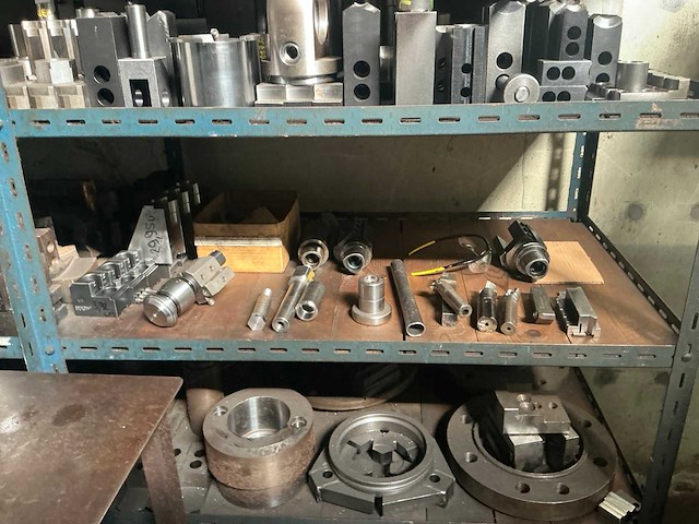 Rek met grote partij tools - afbeelding 21 van  26