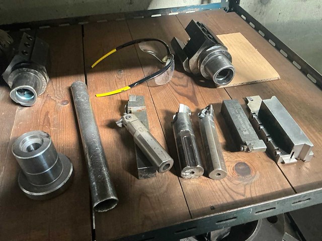 Rek met grote partij tools - afbeelding 26 van  26