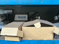 Rek met grote partij tools - afbeelding 3 van  4