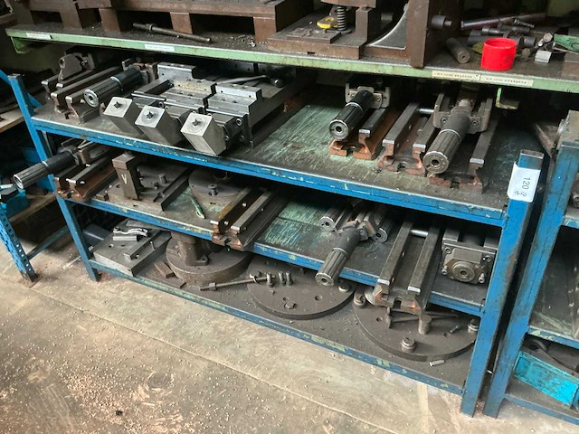 Rek met grote partij tools - afbeelding 11 van  14