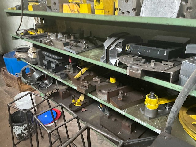 Rek met grote party tools - afbeelding 4 van  16