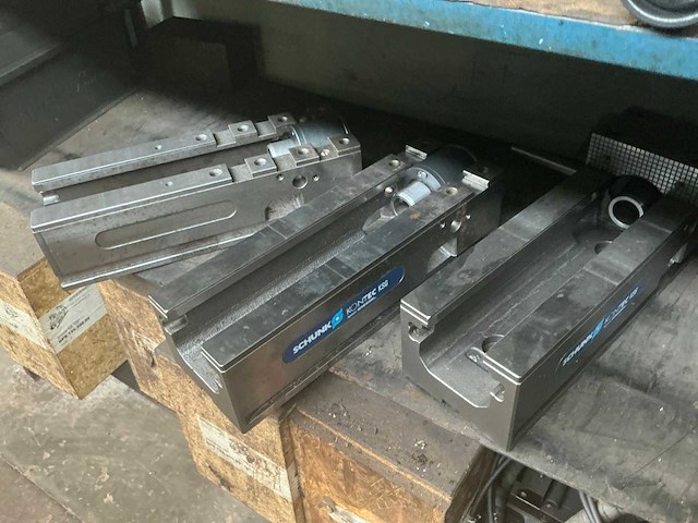 Rek met grote party tools - afbeelding 9 van  16