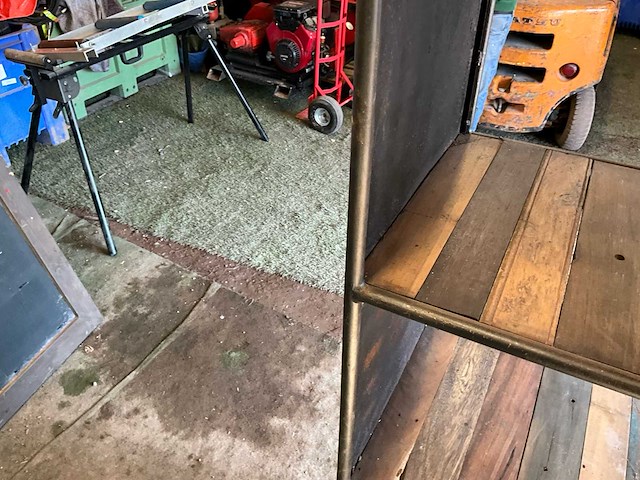 Rek met industriële look - afbeelding 1 van  3