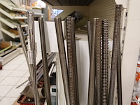 Rek met inhoud diverse draadstangen - afbeelding 2 van  5