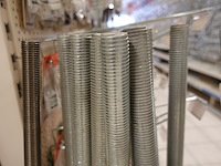 Rek met inhoud diverse draadstangen - afbeelding 3 van  5