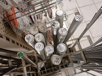 Rek met inhoud diverse draadstangen - afbeelding 4 van  5