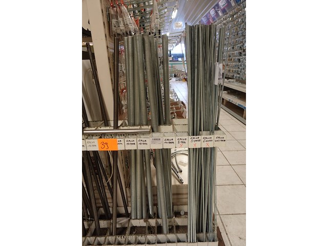 Rek met inhoud diverse draadstangen - afbeelding 5 van  5