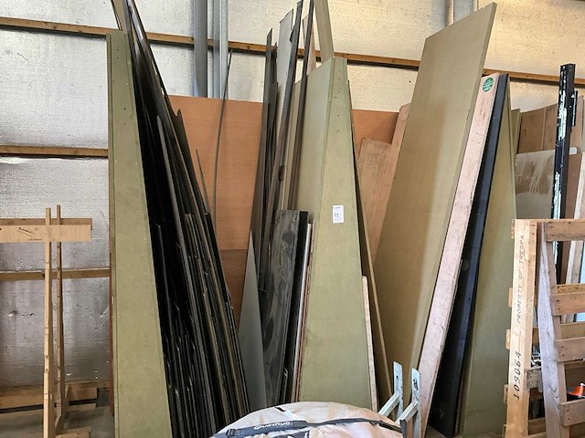 Rek met inhoud diverse plaatmateriaal - afbeelding 3 van  7