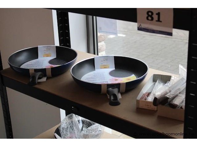 Rek met inhoud wo. pannen - afbeelding 2 van  5