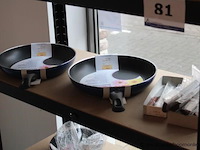 Rek met inhoud wo. pannen - afbeelding 2 van  5