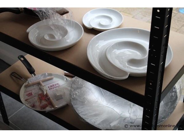 Rek met inhoud wo. pannen - afbeelding 5 van  5