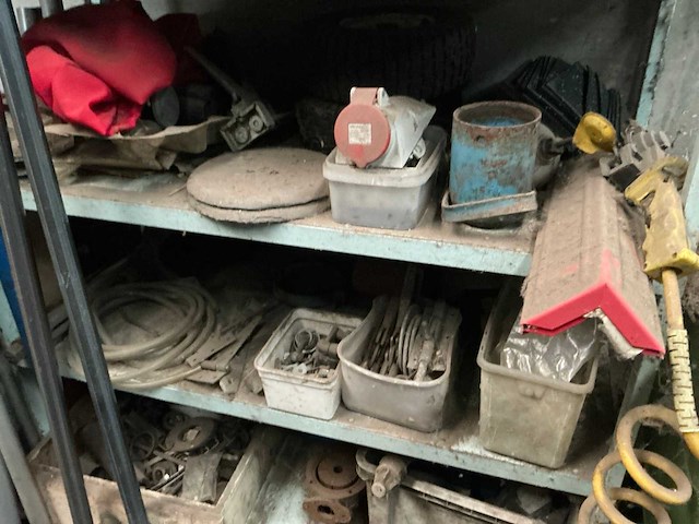 Rek met inhoud - afbeelding 3 van  4