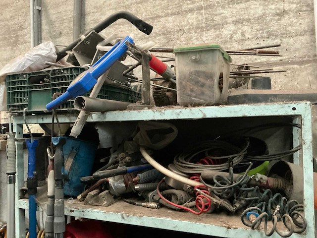 Rek met inhoud - afbeelding 4 van  4