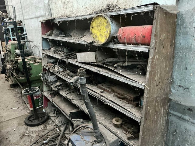 Rek met inhoud - afbeelding 1 van  10