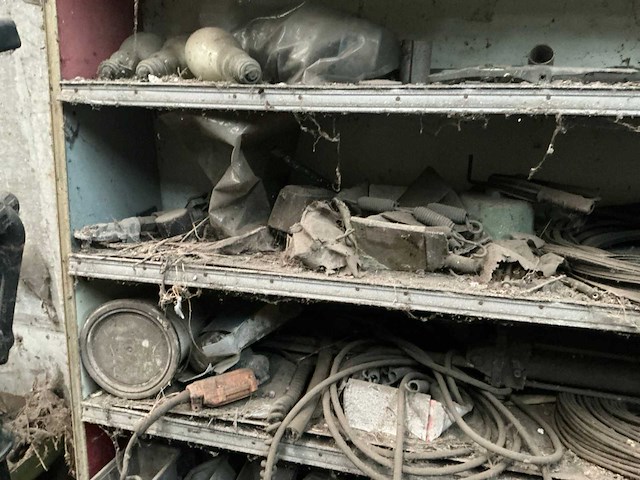 Rek met inhoud - afbeelding 9 van  10