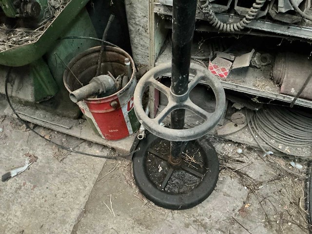 Rek met inhoud - afbeelding 10 van  10