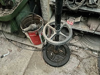 Rek met inhoud - afbeelding 10 van  10