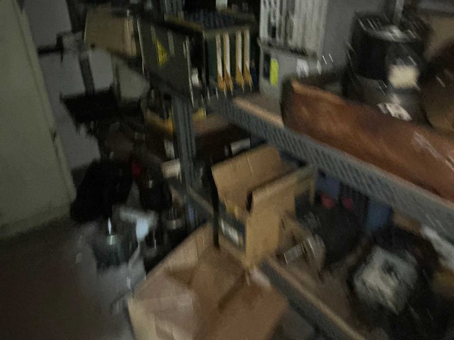 Rek met inhoud - afbeelding 2 van  12