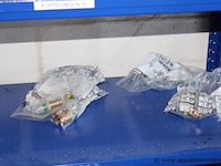 Rek met inhoud - afbeelding 2 van  5