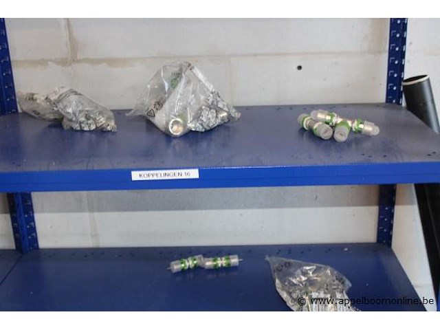 Rek met inhoud - afbeelding 4 van  5