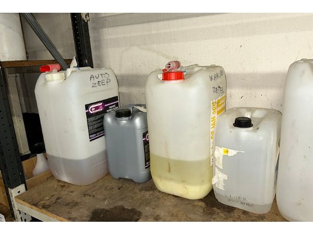 Rek met inhoud - afbeelding 2 van  6